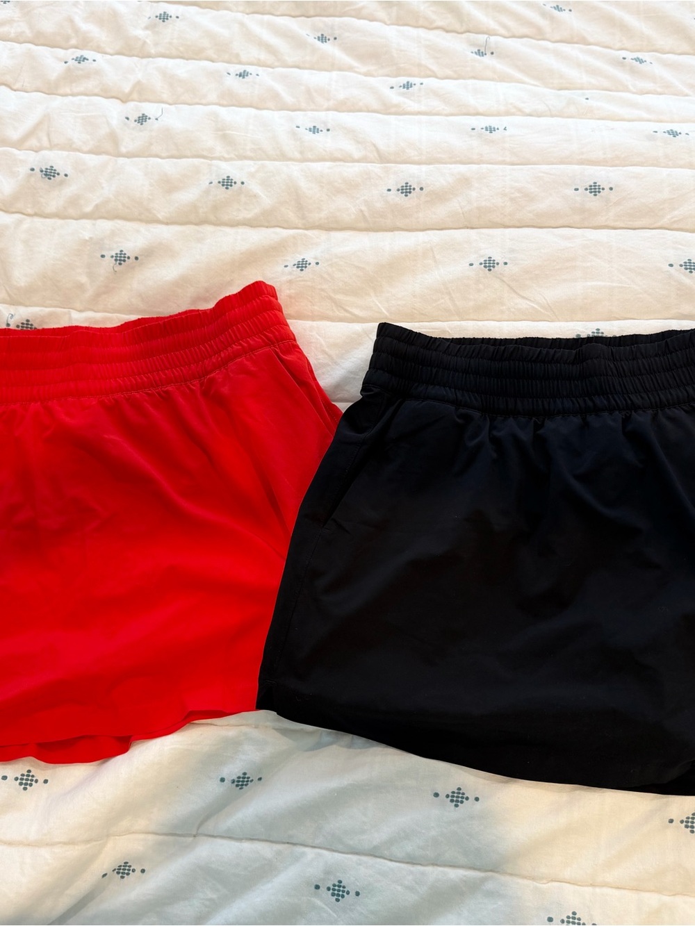 Athleta High Rise Run 14” Skort in Siren & Black